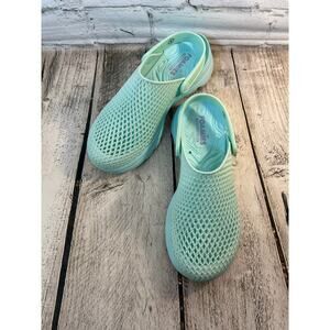 SKECHERS Women’s Foamies Ultra-Go Clogs / Size: 8